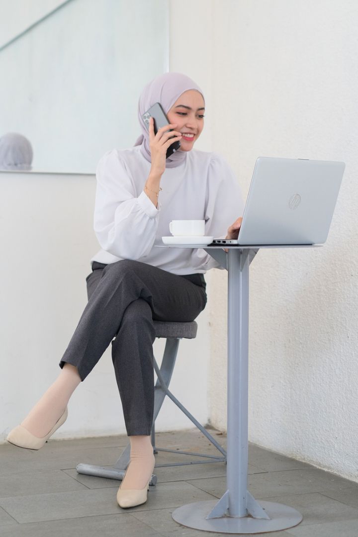 Celana Kerja untuk Wanita Berhijab: Model, Warna, dan Kombinasi yang Cocok