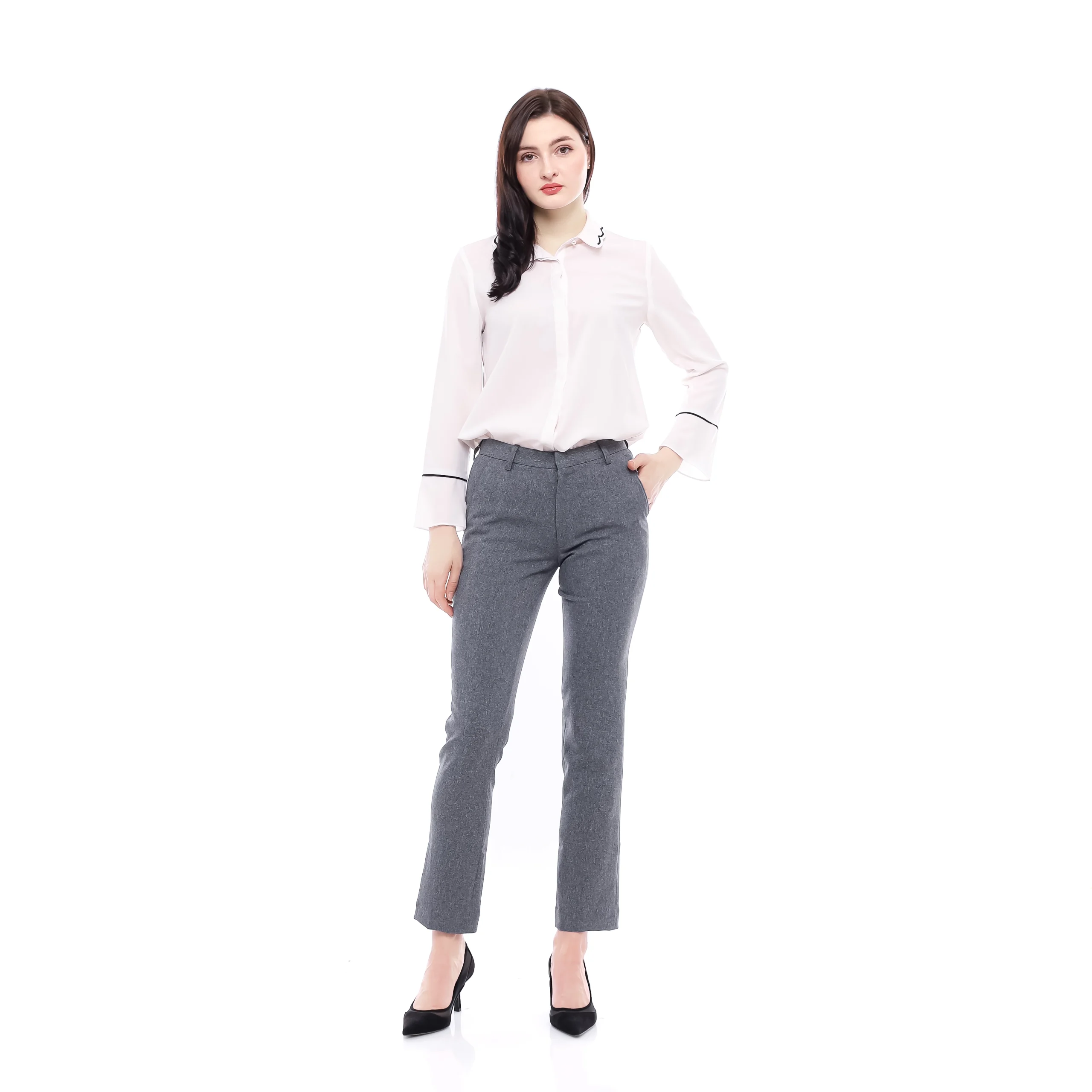 Slimfit Pants: Penunjang Kepercayaan Diri di Kantor